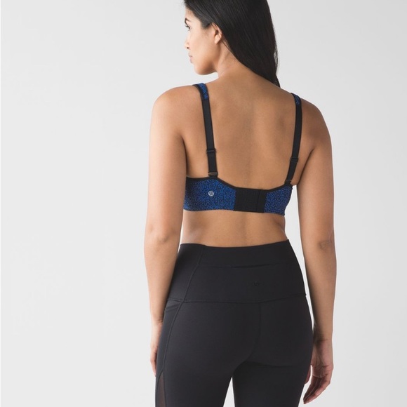 EUC Lululemon Bubbles Pipe Dream Blue/Black Ta Ta Tamer III Bra - Picture 8 of 10